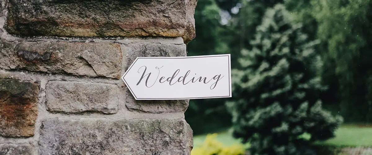 A sign that says wedding on it.